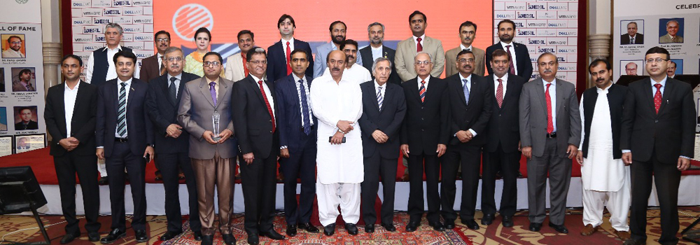Director ICT & CICT, IBA Karachi receives Living Legend – 2018 Excellence Award in IT