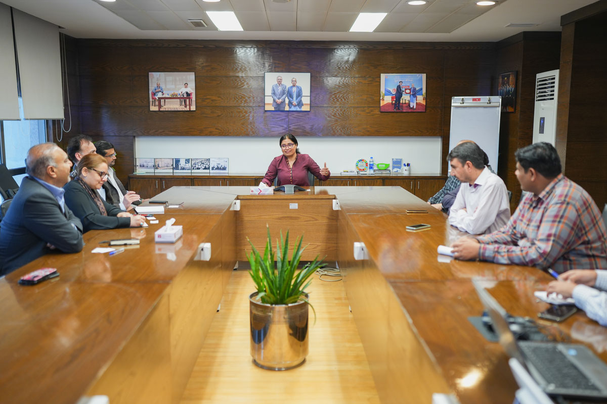 Asian Development Bank delegation visits IBA Karachi