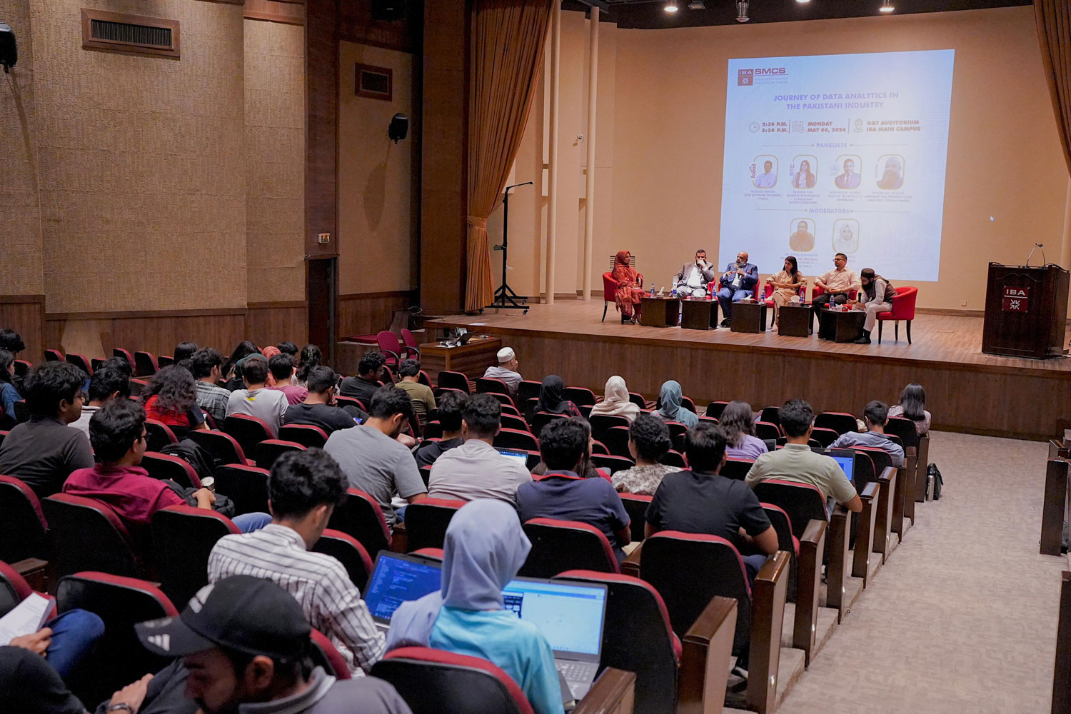 SMCS hosts a panel discussion on  ‘The insightful Journey of Data Analytics in Pakistani Industry’