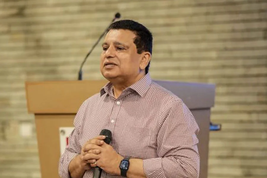 Students Engage with Dean SMCS at Dean's Nashta