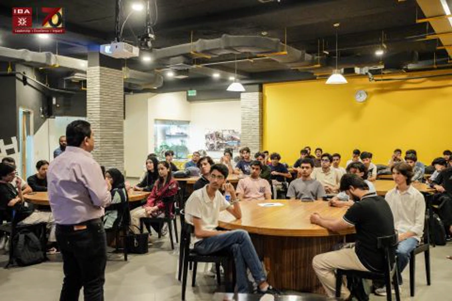 Students Engage with Dean SMCS at Dean's Nashta