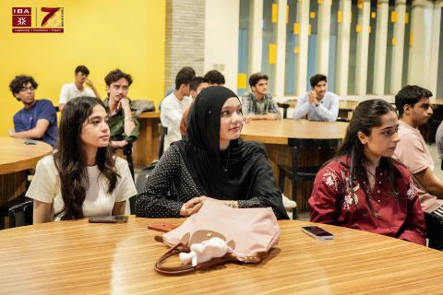 Students Engage with Dean SMCS at Dean's Nashta
